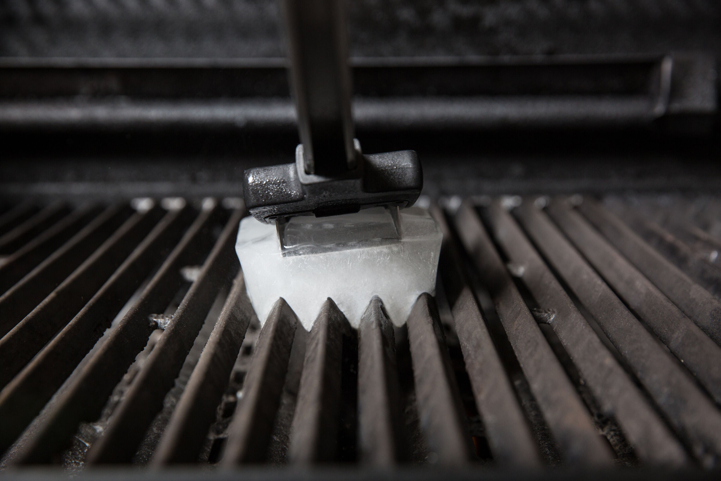 broil-king-ice-grillb-rste-grillreinigungsb-rste-mit-eis-dampf image 5