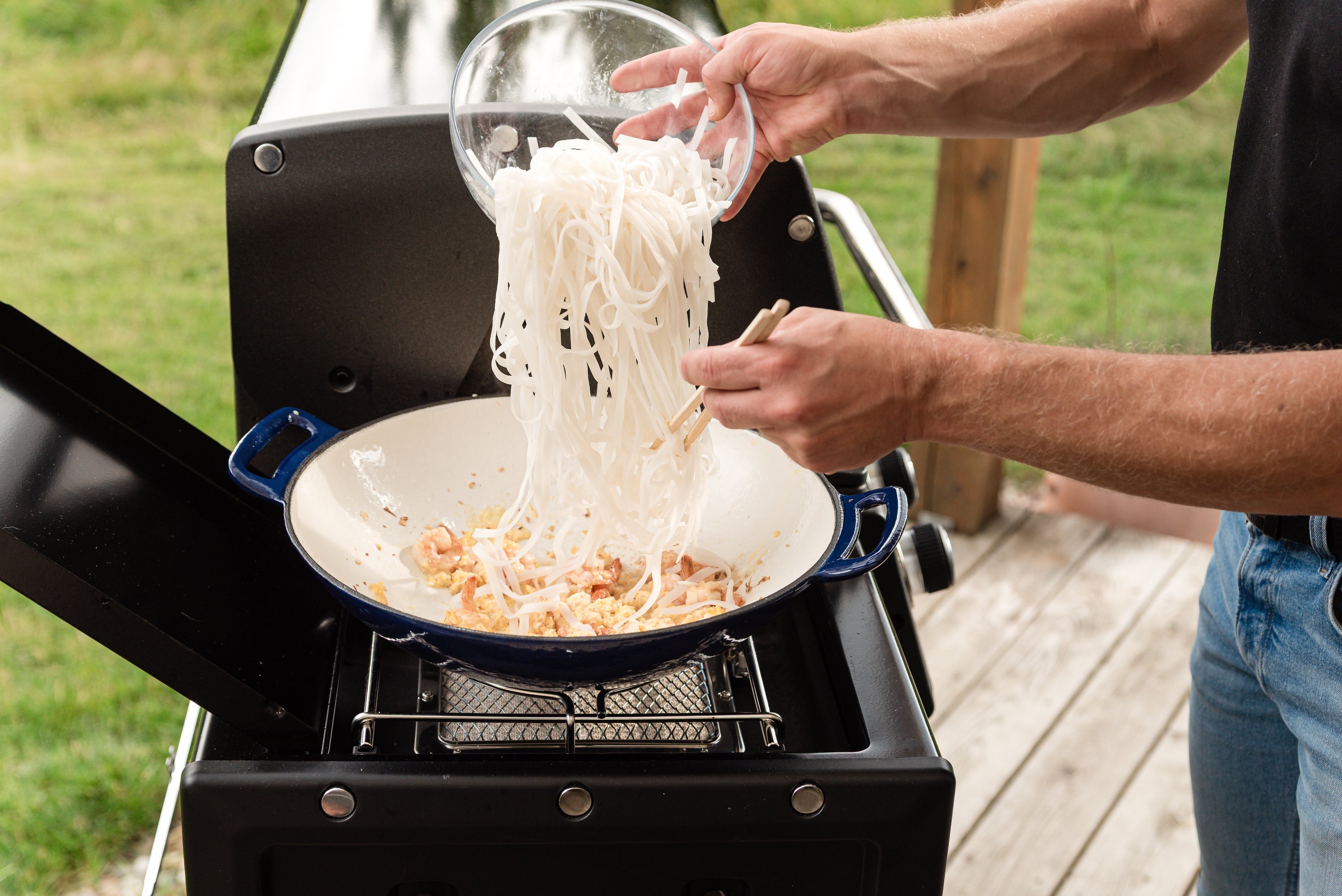 broil-king-grill-wok-gusseisen-emailliert-35-6-cm image 4