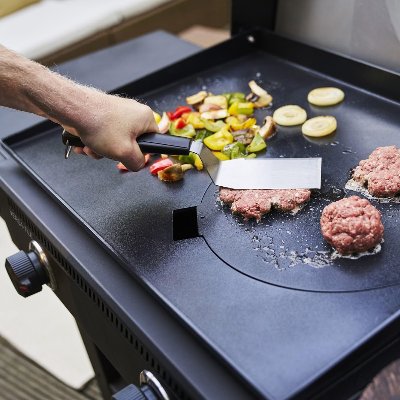 char-broil-versa-tile-plancha-griddle-gasgrill-3-in-1-pizzaofen image 5