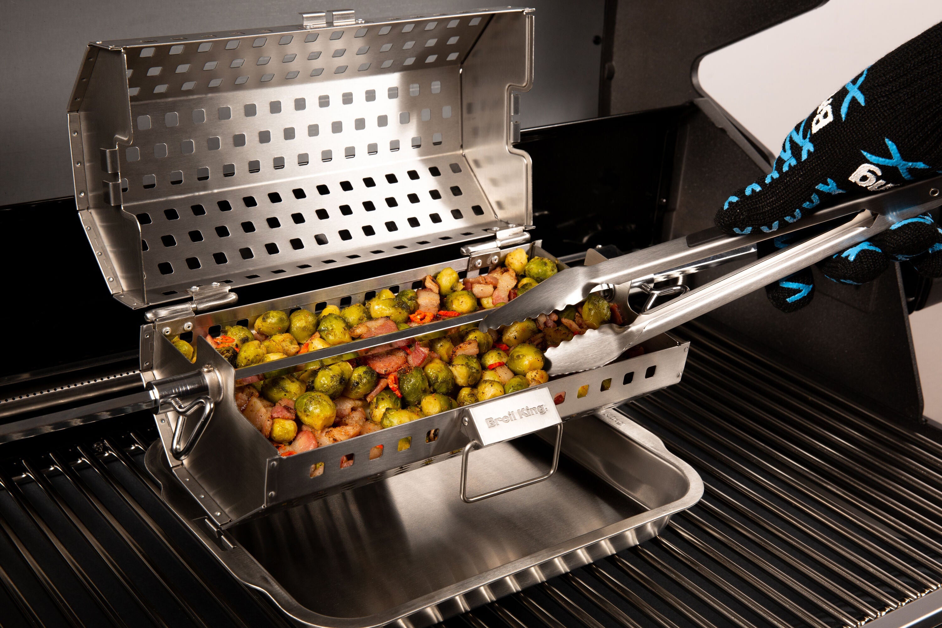 broil-king-rotisserie-trommelkorb-tumble-basket-aus-edelstahl-mit-wok-oberteil image 5