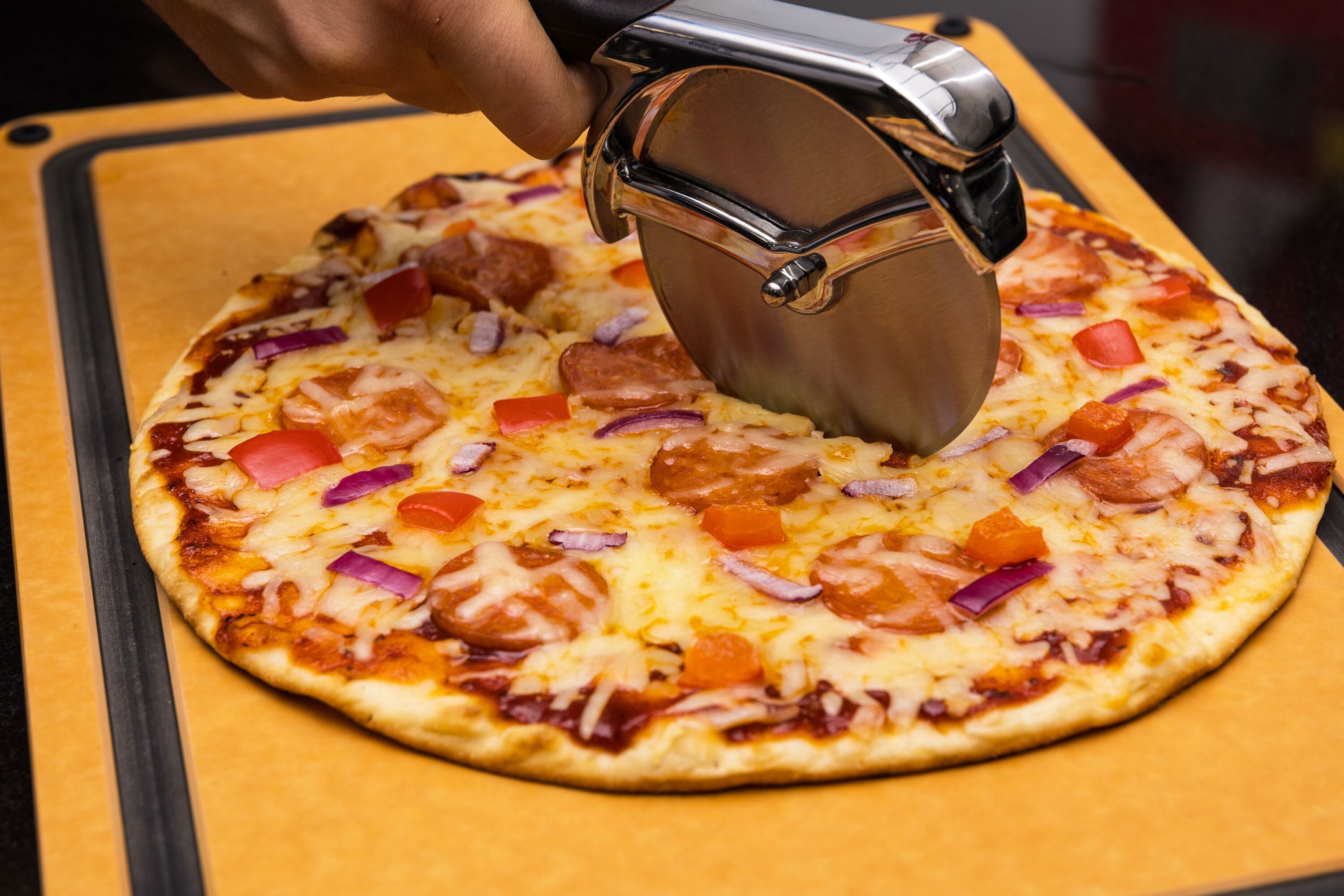 broil-king-pizzaschneider-deluxe-pizzaroller image 3