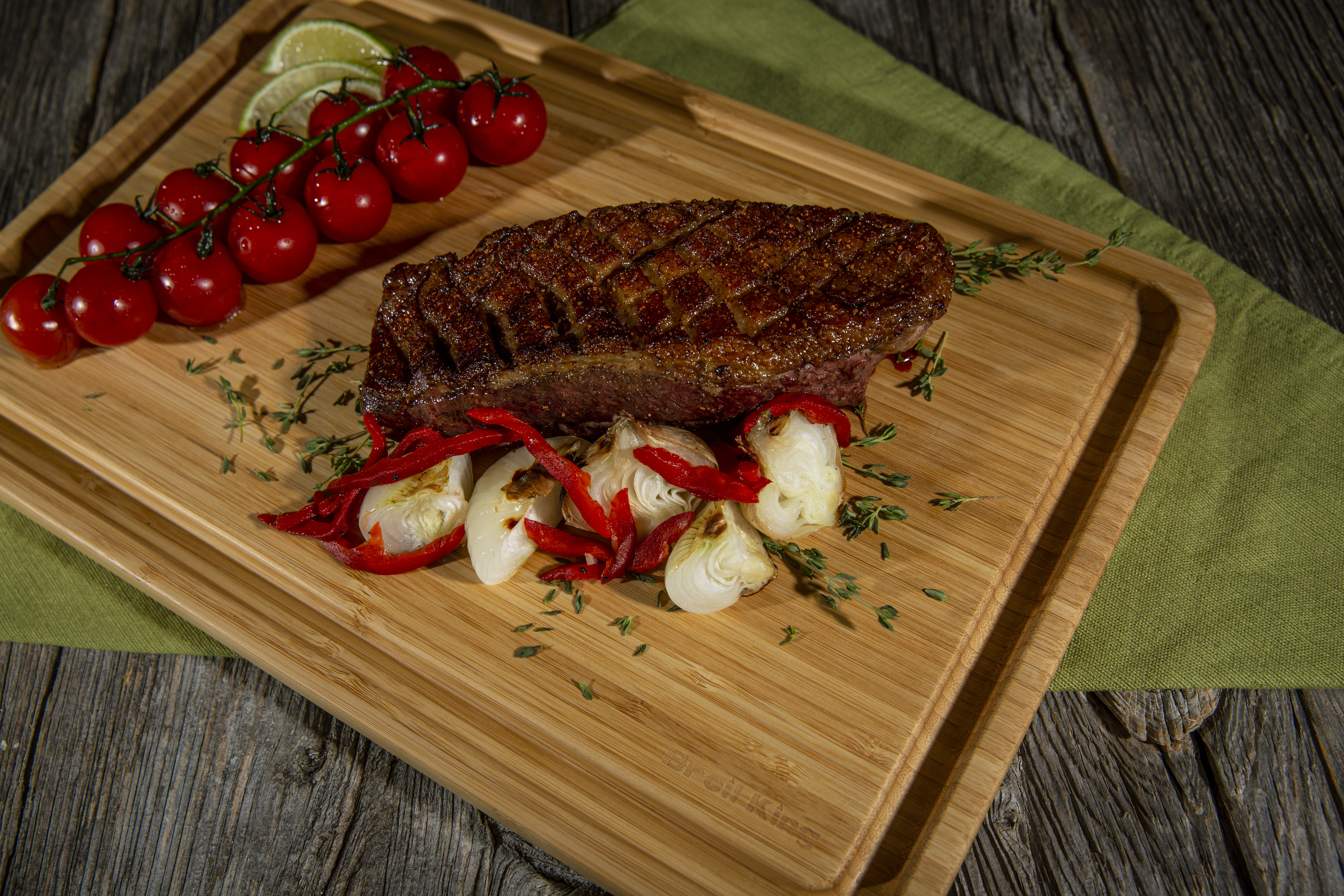 broil-king-baron-bambus-schneide-und-servierbrett image 4