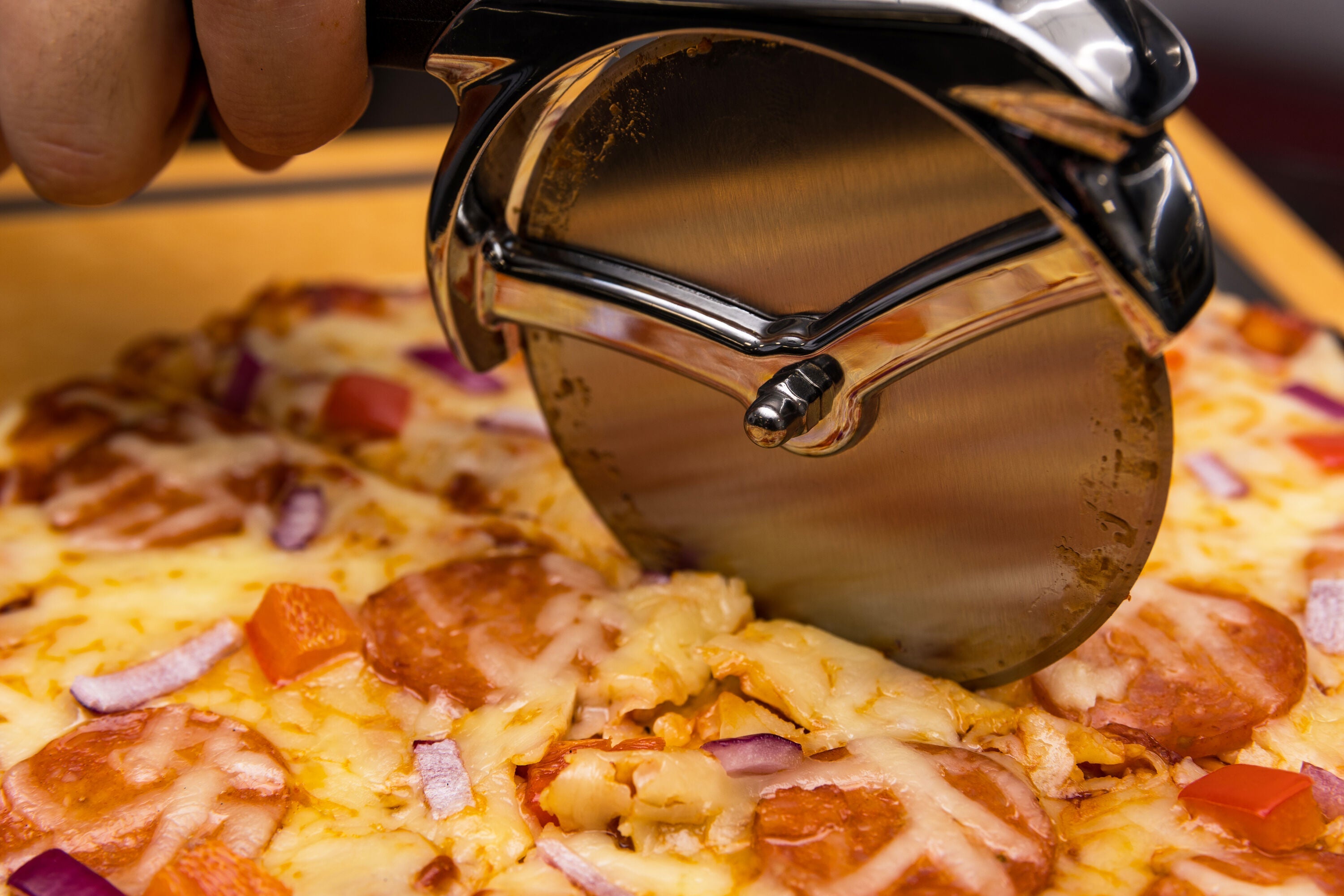 broil-king-pizzaschneider-deluxe-pizzaroller image 4