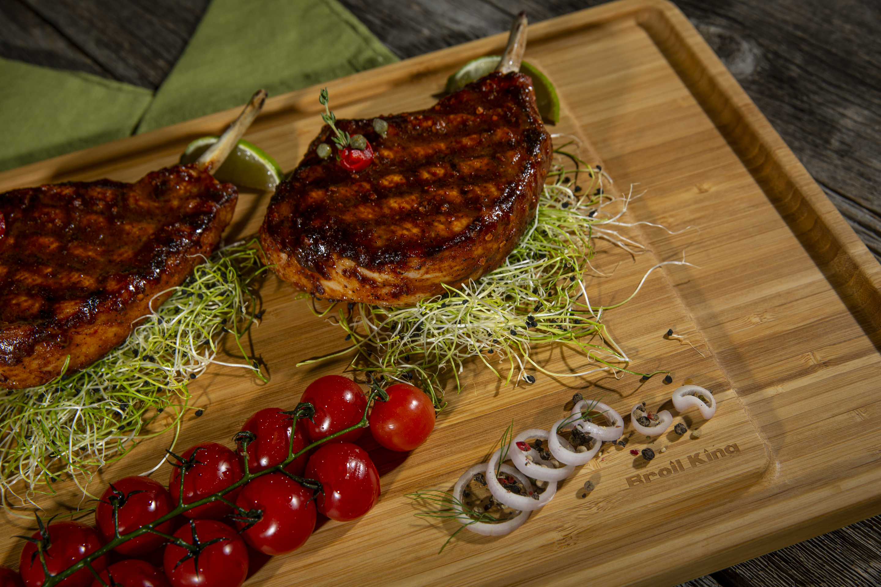 broil-king-imperial-bamboo-schneide-und-servierbrett-18-in image 3